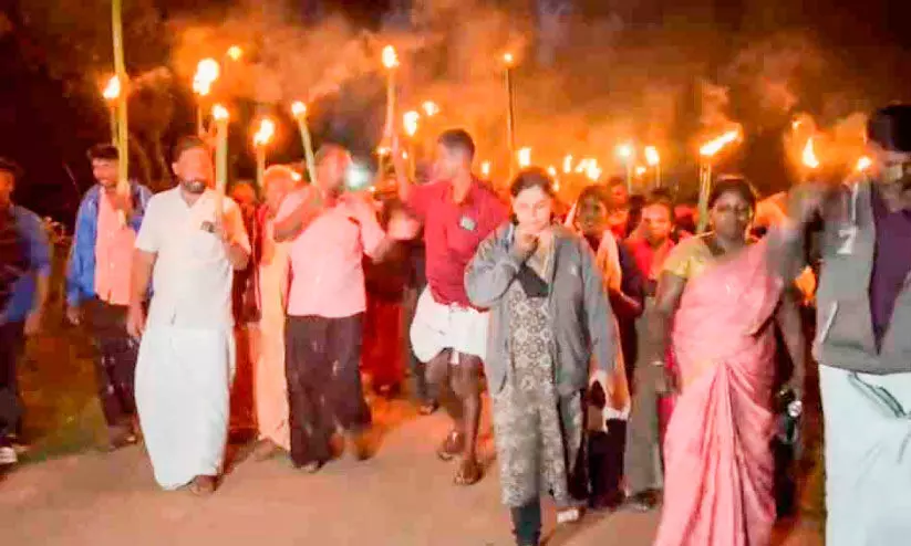 ദൗത്യസംഘം ജോലി തുടങ്ങി; മല കയറി വിവാദങ്ങളും