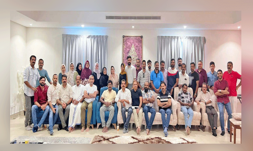 നി​യാ​ർ​ക്ക്‌ ബ​ഹ്‌​റൈ​ൻ ചാ​പ്റ്റ​ർ അംഗങ്ങൾ