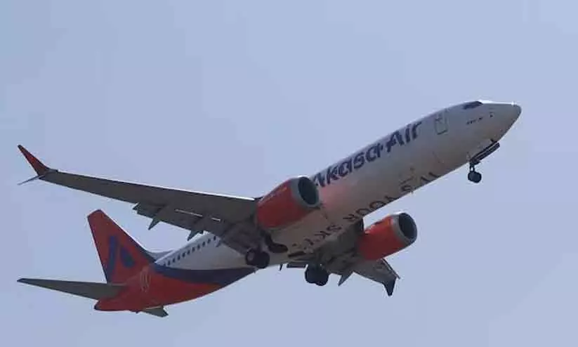 എന്റെ ബാഗിൽ ബോംബുണ്ട്-യാത്രക്കാരന്റെ ഭീഷണിയെ തുടർന്ന് അകാസ വിമാനം മു​ംബൈയിൽ ഇറക്കി