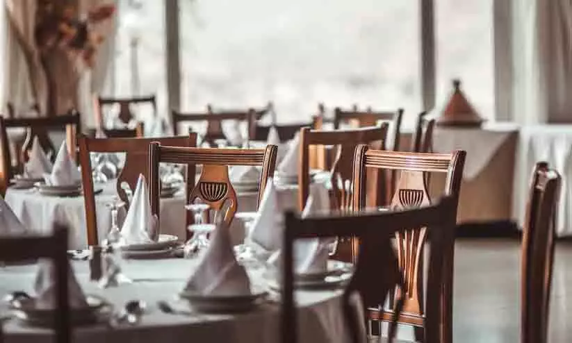 ഭക്ഷണം കഴിച്ച ശേഷം ബിൽ നൽകാതിരിക്കാൻ ഹൃദയാഘാതം അഭിനയിച്ച് മുങ്ങുന്ന യുവാവ് ഒടുവിൽ പിടിയിൽ