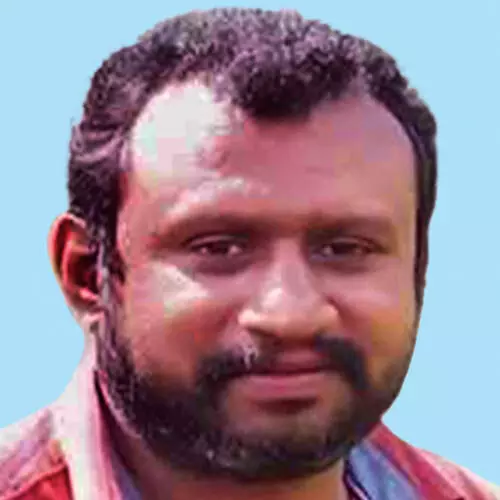 ബൈ​ക്ക​പ​ക​ട​ത്തി​ൽ പ​രി​ക്കേ​റ്റ യു​വാ​വ് മ​രി​ച്ചു