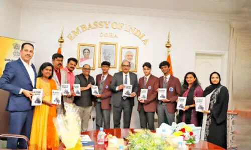 ഇ​ന്ത്യ​ൻ എം​ബ​സി​യി​ൽ ന​ട​ന്ന ച​ട​ങ്ങി​ൽ അം​ബാ​സ​ഡ​ർ വി​പു​ൽ പു​സ്ത​കം പ്ര​കാ​ശ​നം  ചെ​യ്യു​ന്നു. വി​ദ്യാ​ർ​ഥി​ക​ളും ര​ക്ഷി​താ​ക്ക​ളും അ​ധ്യാ​പി​ക​യും സമീപം