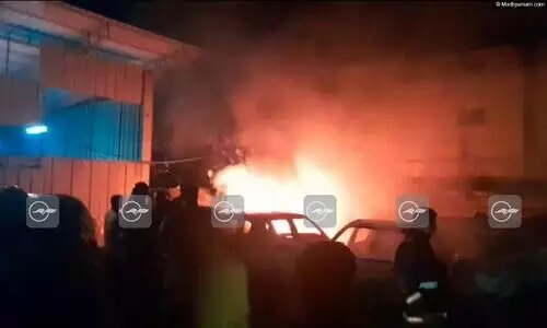 കോട്ടക്കലിൽ വർക്ക്ഷോപ്പിൽ വൻ അഗ്നിബാധ: നാലു കാറുകൾ പൂർണമായും കത്തി നശിച്ചു കോട്ടക്കലിൽ വർക്ക്ഷോപ്പിൽ വൻ അഗ്നിബാധ: നാലു കാറുകൾ പൂർണമായും കത്തി നശിച്ചു