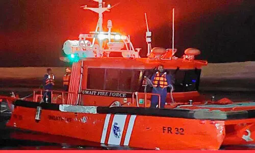 ജാ​ബി​ർ പാ​ല​ത്തി​ൽ​നി​ന്ന് ക​ട​ലി​ൽ വീ​ണ​യാ​ളെ ര​ക്ഷ​പ്പെ​ടു​ത്തി