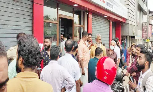 പണം നൽകിയില്ല; ഇടപാടുകാരെ ആശങ്കയിലാക്കി ധനകാര്യ സ്ഥാപനം