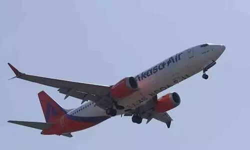 എന്റെ ബാഗിൽ ബോംബുണ്ട്-യാത്രക്കാരന്റെ ഭീഷണിയെ തുടർന്ന് അകാസ വിമാനം മു​ംബൈയിൽ ഇറക്കി