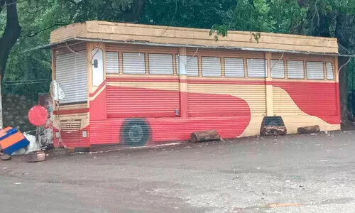 പ​ത്ത​നാ​പു​ര​ത്ത് ഷോ​പ്സ്​ ഓ​ണ്‍ വീ​ല്‍സി​ന്റെ ഭാ​ഗ​മാ​യി ത​യാ​റാ​ക്കി​യ ബ​സ്