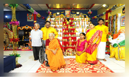 ന​വ​രാ​ത്രി​യെ​ത്തി; ബൊ​മ്മ​ക്കൊ​ലു ഒ​രു​ക്കി പാ​ല​ക്കാ​ട​ൻ മ​ല​യാ​ളി​കു​ടും​ബം