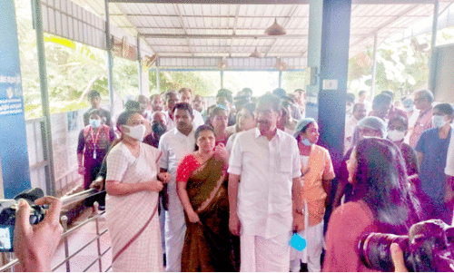 ആശുപത്രികൾ സന്ദർശിച്ച് ആരോഗ്യമന്ത്രി