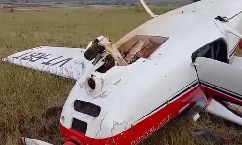 പുണെയിൽ പരിശീലന വിമാനം തകർന്നുവീണു; പൈലറ്റിനും സഹ പൈലറ്റിനും പരിക്ക്