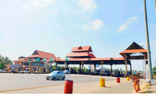 ടോൾ പ്ലാസ വളയൽ സമരം;  എം.പിമാരടക്കം 150 പേർക്കെതിരെ കേസ്