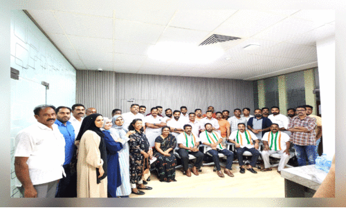 കോ​ണ്‍ഗ്ര​സ് നേ​താ​ക്ക​ള്‍ക്ക് ഒ.​ഐ.​സി.​സി സ്വീ​ക​ര​ണം ന​ല്‍കി