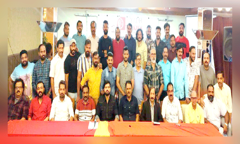 റിയാദ് ടാക്കീസിന്റെ പുതിയ ഭരണസമിതി റിയാദ് ടാക്കീസിന്റെ പുതിയ ഭരണസമിതി