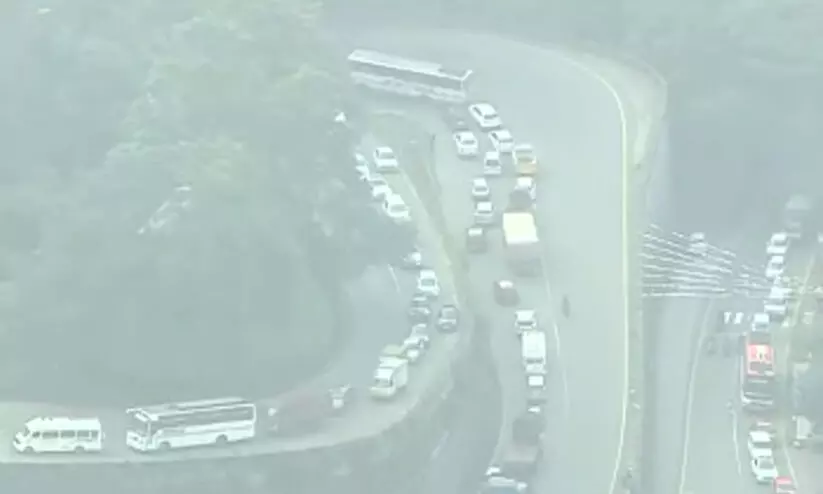 traffic block at thamarassery churam