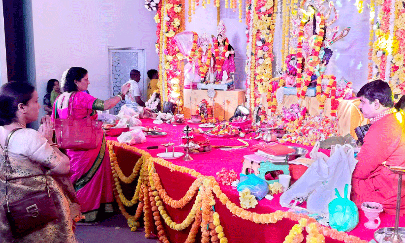 ന​വ​രാ​ത്രി ആ​ഘോ​ഷം; ഷാ​ർ​ജ​യി​ൽ ദു​ർ​ഗാ​പൂ​ജ ന​ട​ത്തി