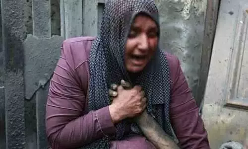 അമ്മക്കാലു തെരഞ്ഞു തളര്‍ന്നു, ഉമ്മകൊടുത്തു തുടുത്ത മുഖം....