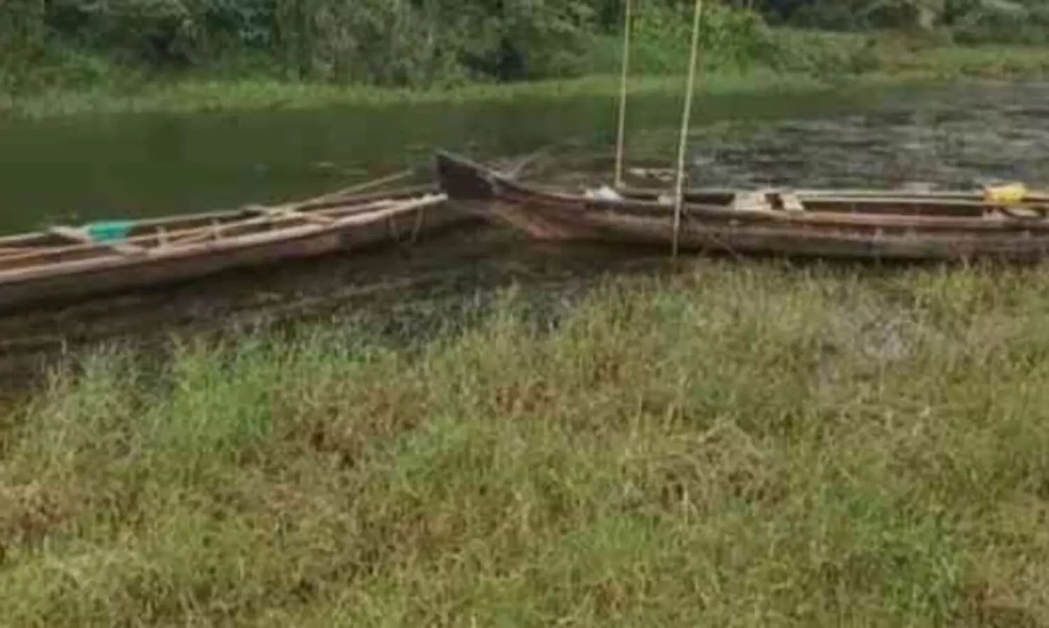 പെരിയാറിലെ മണൽ കൊള്ളക്കെതിരെ ജില്ല പൊലീസ് മേധാവി രംഗത്ത് ; നാല് വഞ്ചികൾ പിടികൂടി