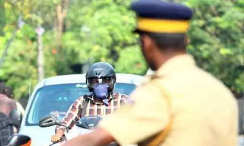 പിഴയിട്ട്​ പിഴിയാൻ പൊലീസിന്‍റെ വ്യാപക പടമെടുപ്പ്​; പരിധി വിടുന്നെന്ന്​​ വിമർശനം