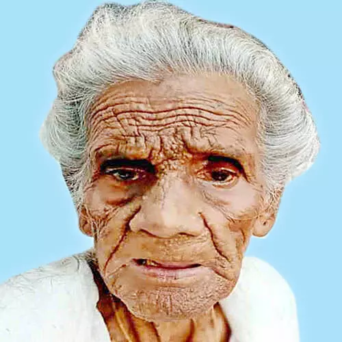 നീ​ലാ​യി അ​മ്മ