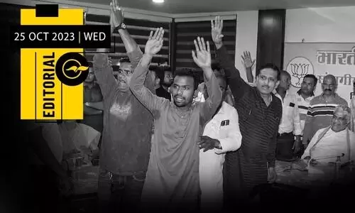 സ്ഥാ​ന​മോ​ഹി​ക​ളു​ടെ ക​ള​രി