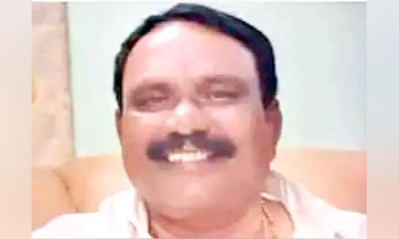 കോൺഗ്രസ് നേതാവിനെ ആറംഗ സംഘം വെട്ടിക്കൊന്നു കോൺഗ്രസ് നേതാവിനെ ആറംഗ സംഘം വെട്ടിക്കൊന്നു