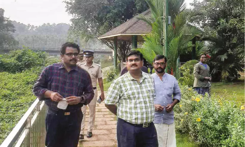 ക​രു​വാ​ര​കു​ണ്ട് ടൂ​റി​സം വി​ല്ലേ​ജ് പ​ദ്ധ​തി യാ​ഥാ​ർ​ഥ്യ​മാ​ക്കും