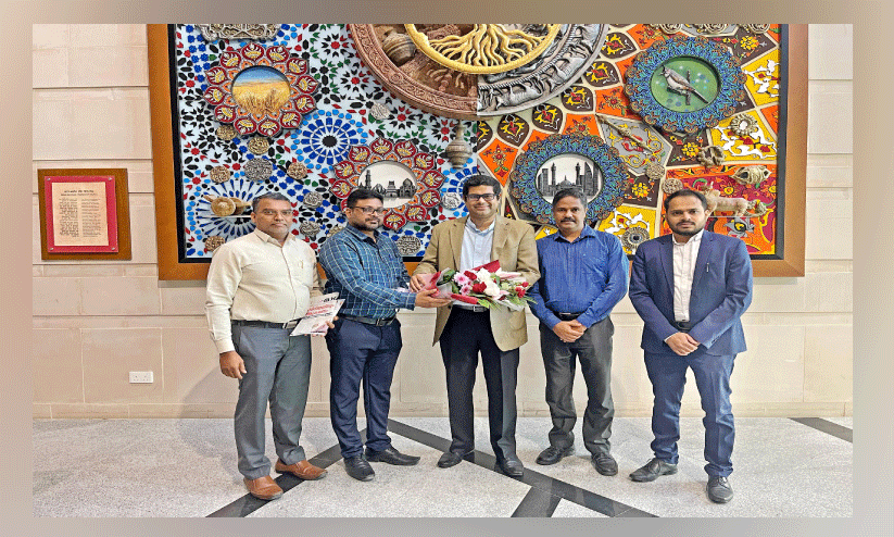 ഗൾഫ്മാധ്യമം പ്രതിനിധികൾ ഇന്ത്യൻ അംബാസഡറെ സന്ദർശിച്ചു ഗൾഫ്മാധ്യമം പ്രതിനിധികൾ ഇന്ത്യൻ അംബാസഡറെ സന്ദർശിച്ചു