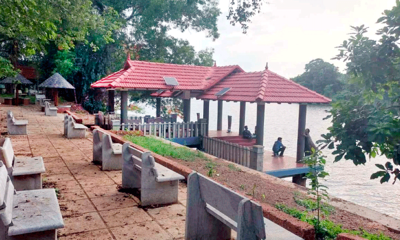 ഉദ്ഘാടനത്തിനൊരുങ്ങി മലനാട് മലബാർ റിവർ ക്രൂസ് പദ്ധതി ഉദ്ഘാടനത്തിനൊരുങ്ങി മലനാട് മലബാർ റിവർ ക്രൂസ് പദ്ധതി