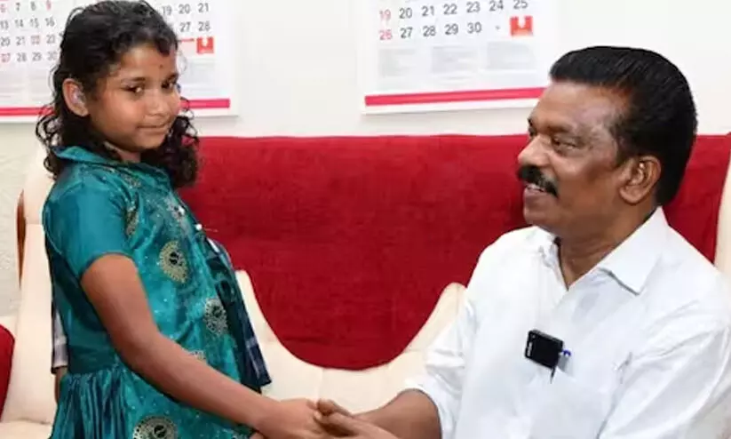 മന്ത്രി കെ. രാധാകൃഷ്ണനെ കണ്ട് നന്ദി അറിയിക്കാൻ ഇടമലക്കുടിയിലെ 10 വയസുകാരി സെക്രട്ടേറിയറ്റിലെത്തി മന്ത്രി കെ. രാധാകൃഷ്ണനെ കണ്ട് നന്ദി അറിയിക്കാൻ ഇടമലക്കുടിയിലെ 10 വയസുകാരി സെക്രട്ടേറിയറ്റിലെത്തി