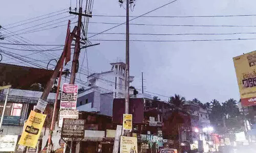 ഹൈ​മാ​സ്റ്റ് ലൈ​റ്റ് ക​ണ്ണ​ട​ച്ചി​ട്ട് മാ​സ​ങ്ങ​ൾ; ആ​ന​ക്ക​യം ഇ​രു​ട്ടി​ൽ