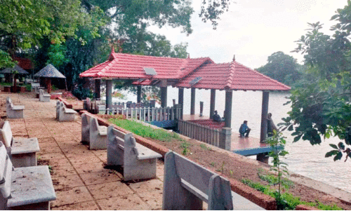 ഉദ്ഘാടനത്തിനൊരുങ്ങി മലനാട് മലബാർ റിവർ ക്രൂസ് പദ്ധതി ഉദ്ഘാടനത്തിനൊരുങ്ങി മലനാട് മലബാർ റിവർ ക്രൂസ് പദ്ധതി