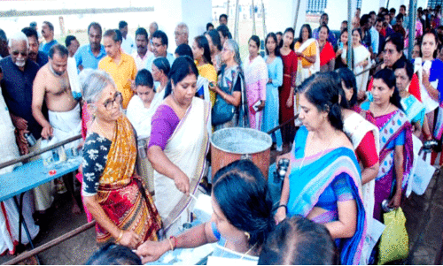 കൂടല്‍മാണിക്യം ക്ഷേത്രത്തില്‍ മുക്കുടി സേവിക്കാൻ എത്തിയത് ആയിരങ്ങൾ