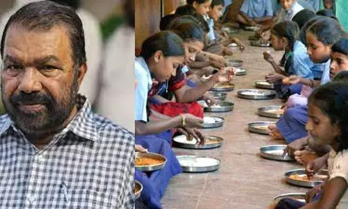 സ്കൂൾ ഉച്ചഭക്ഷണ പദ്ധതി ഫണ്ട്: വി.ഡി സതീശനും രമേശ് ചെന്നിത്തലയും അവാസ്തവം പ്രചരിപ്പിക്കുന്നുവെന്ന് വി. ശിവൻകുട്ടി സ്കൂൾ ഉച്ചഭക്ഷണ പദ്ധതി ഫണ്ട്: വി.ഡി സതീശനും രമേശ് ചെന്നിത്തലയും അവാസ്തവം പ്രചരിപ്പിക്കുന്നുവെന്ന് വി. ശിവൻകുട്ടി