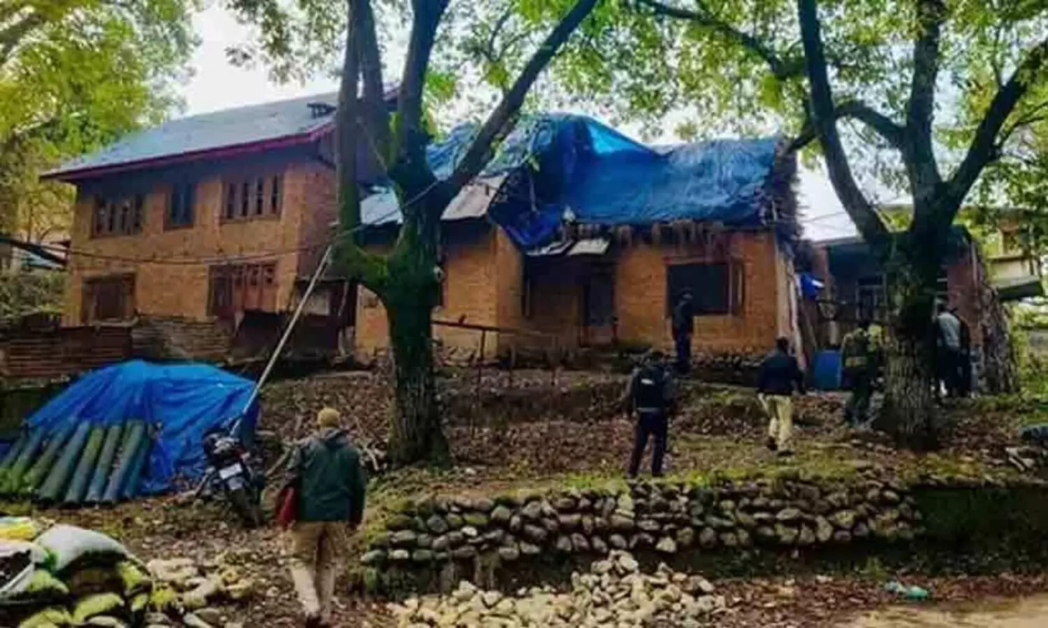 ജമ്മുകശ്മീരിൽ അഞ്ച് ഭീകരരെ സൈന്യം വധിച്ചു