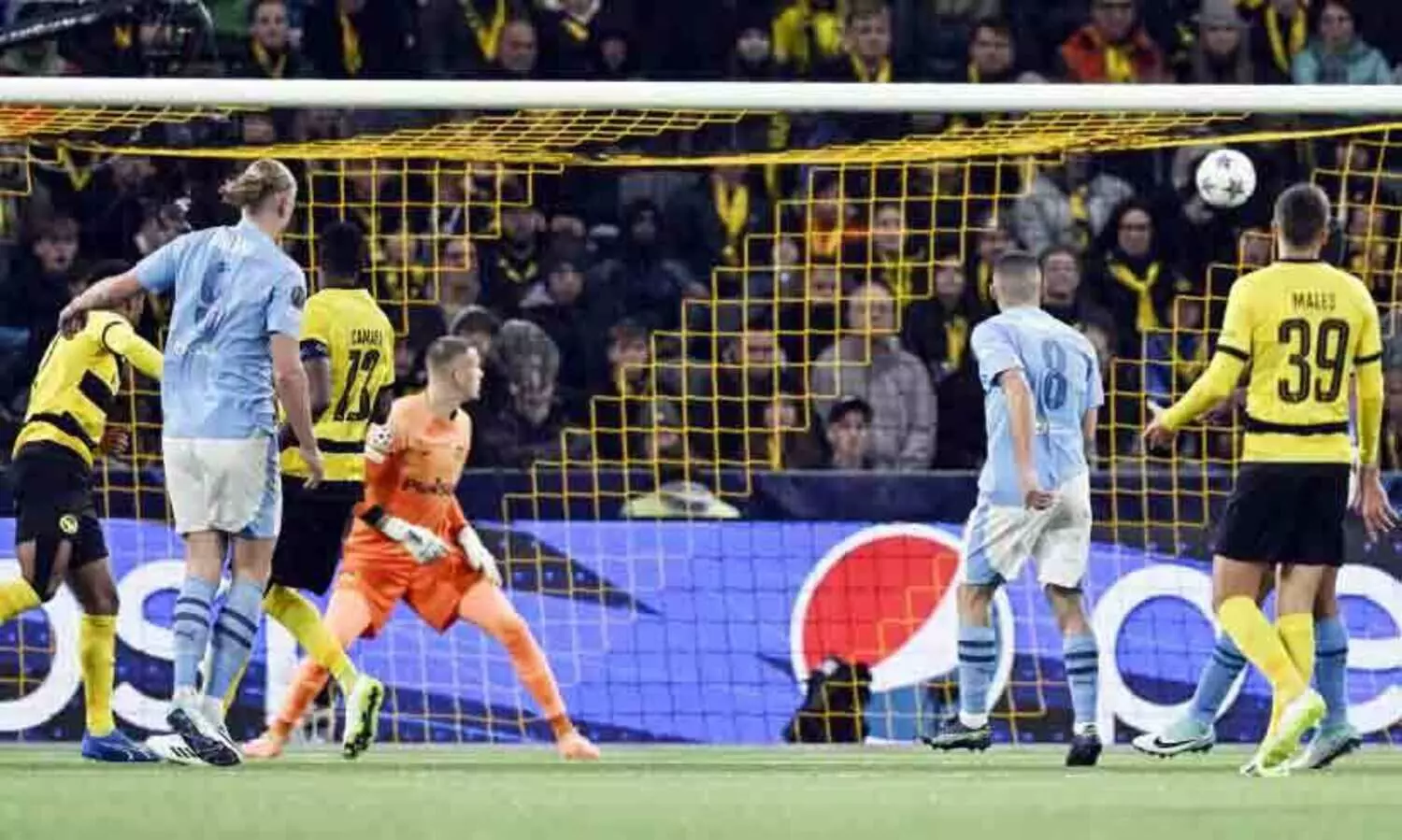 ചാമ്പ്യൻസ് ലീഗ്: സിറ്റിക്കും ബാഴ്സക്കും പി.എസ്.ജിക്കും ജയം