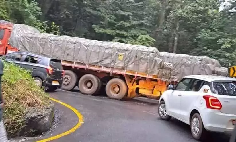 ചുരത്തിലെ ഗതാഗതക്കുരുക്ക്; ബദൽ പാത യാഥാർഥ്യമാക്കണമെന്നആവശ്യം ശക്തമാകുന്നു