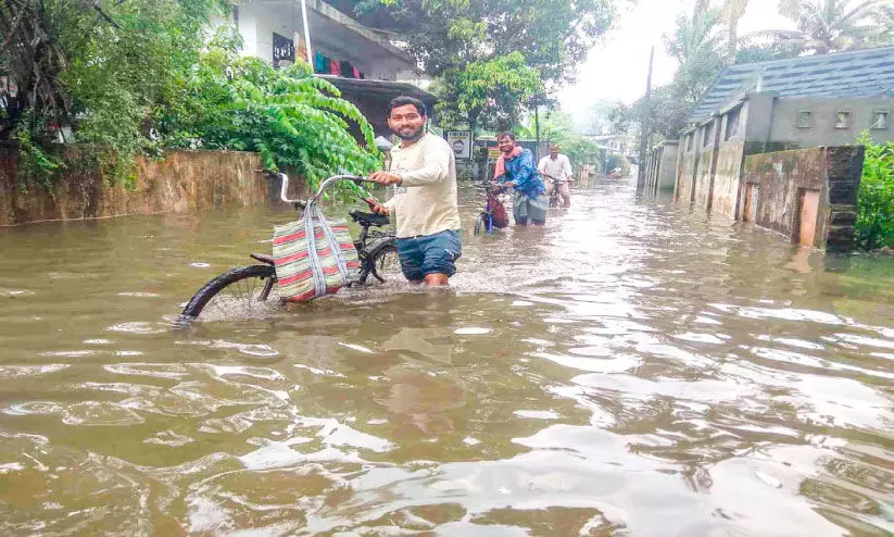 കനത്തമഴയിൽ വെള്ള​പ്പൊക്കം; കെടുതിയിൽ വലഞ്ഞ്​ പടിഞ്ഞാറൻ മേഖല