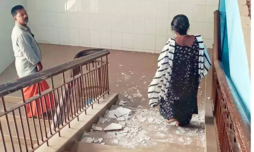 ജനറൽ ആശുപത്രിയിൽ കോൺക്രീറ്റ് പാളി അടർന്നുവീണു ജനറൽ ആശുപത്രിയിൽ കോൺക്രീറ്റ് പാളി അടർന്നുവീണു