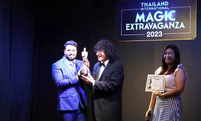 അശ്വിൻ പരവൂരിന് മെര്ലിന് മാജിക് പുരസ്കാരം അശ്വിൻ പരവൂരിന് മെര്ലിന് മാജിക് പുരസ്കാരം