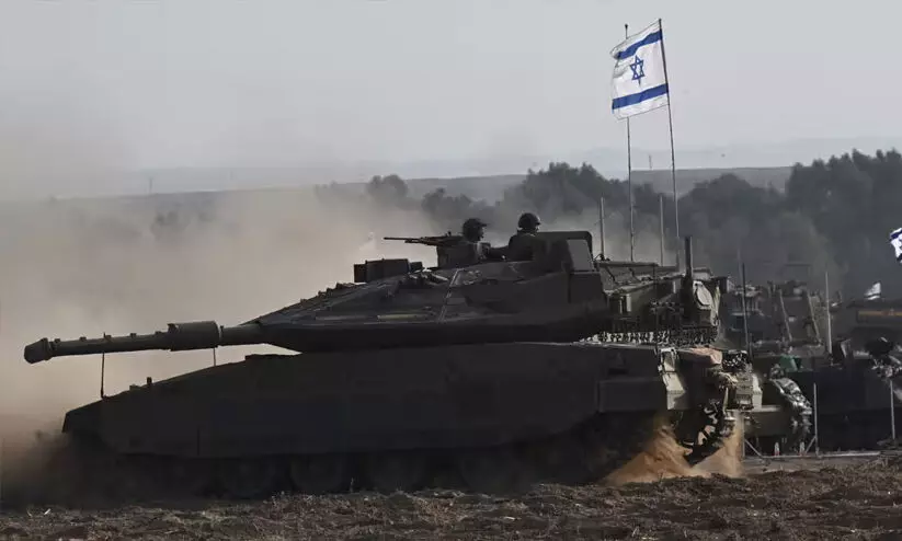 ഇസ്രായേൽ ടാങ്കുകൾ ഗസ്സയിൽ; ഹമാസ് കേന്ദ്രങ്ങൾക്ക് നേരെ ആക്രമണം നടത്തിയെന്ന് അവകാശവാദം ഇസ്രായേൽ ടാങ്കുകൾ ഗസ്സയിൽ; ഹമാസ് കേന്ദ്രങ്ങൾക്ക് നേരെ ആക്രമണം നടത്തിയെന്ന് അവകാശവാദം