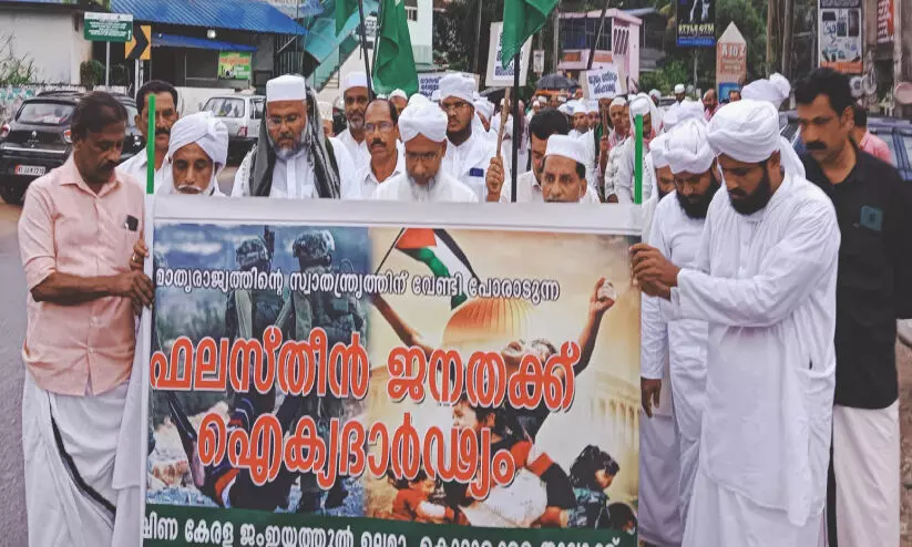 Leader of Dakshina Kerala Jamiyyat Ulama Kottarakkara Taluk Committee A Palestinian Unity Rally Raised on the Ground