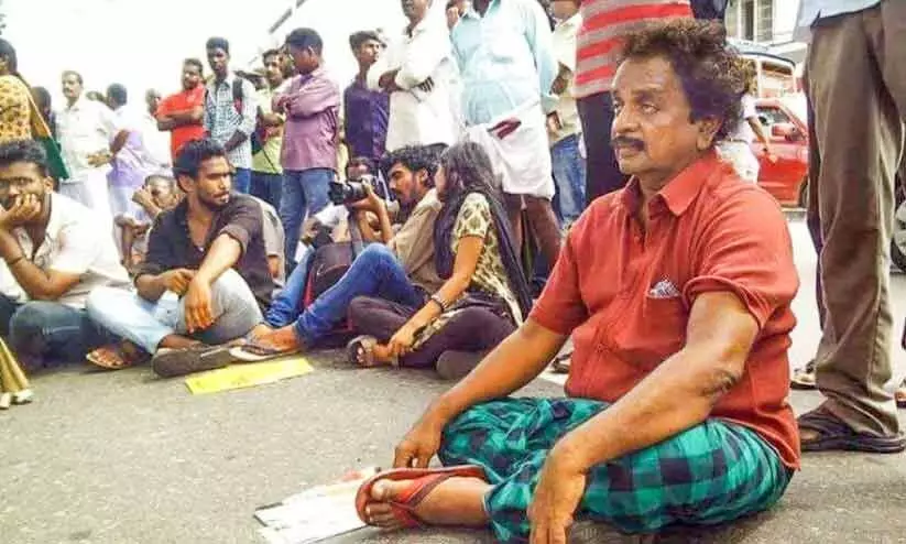 ടി.എൻ.​ േജായി (നജ്​മൽ ബാബു) ഒര​ു പൊതുസമ്മേളനത്തിൽ 