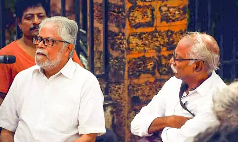 നിസാർ അഹമ്മദും എം.എൻ. കാരശ്ശേരിയും ഒരു പൊതുവേദിയിൽ