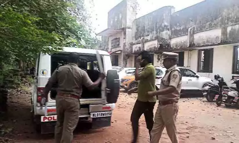 വാളയാർ പീഡനക്കേസിലെ പ്രതിയുടെ മരണം: പ്രേരണാകുറ്റത്തിന് പിടിയിലായയാൾ റിമാൻറിൽ