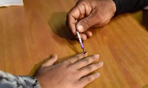 രാജി സ്വീകരിക്കാൻ വൈകി; മത്സരത്തിനുറച്ച് നിഷ ബാംഗ്രെ