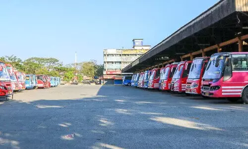 പെ​രി​ന്ത​ൽ​മ​ണ്ണ-​പ​ട്ടാ​മ്പി, അ​ങ്ങാ​ടി​പ്പു​റം-​വ​ളാ​ഞ്ചേ​രി റോ​ഡു​ക​ളു​ടെ ത​ക​ർ​ച്ച​ക്ക് പ​രി​ഹാ​ര​മി​ല്ല; ന​വം​ബ​ർ ര​ണ്ടി​ന് സൂ​ച​ന ബ​സ് സ​മ​രം