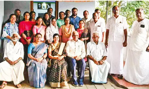 ര​ക്ഷ​പ്പെ​ടു​ത്ത​ലി​ന്റെ ഓ​ർ​മ​ക​ൾ​ക്ക് നാ​ലു​പ​തി​റ്റാ​ണ്ടി​ന്റെ ആ​ഴം; ജീ​വ​ൻ ര​ക്ഷി​ച്ച​വ​രെ കാ​ണാ​ൻ ആ​ന്ധ്ര​യി​ൽ​നി​ന്ന് ഡോ​ക്ട​റും കു​ടും​ബ​വു​മെ​ത്തി