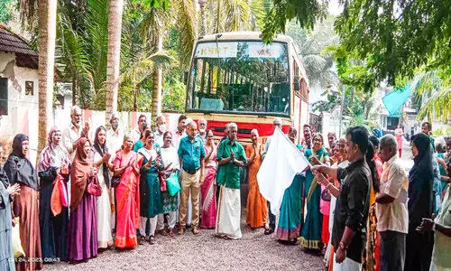 അവിസ്മരണീയ അനുഭവമായി വയോജനങ്ങളുടെ ഹൗസ്ബോട്ട് യാത്ര