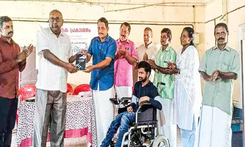 വിധിയെ തോൽപിച്ച് അജേഷ് കോറിയത് ‘ദ വയലിനിസറ്റ് ’