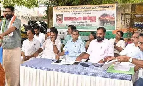 നാ​ടി​ന്റെ വി​ക​സ​ന​ത്തി​ന് ദേ​വ​സ്വം ഭൂ​മി ന​ൽ​കു​ന്ന​തി​നെ ഹി​ന്ദു വി​രു​ദ്ധ​മാ​ക്കു​ന്നു -വി.​ടി. ബ​ൽ​റാം